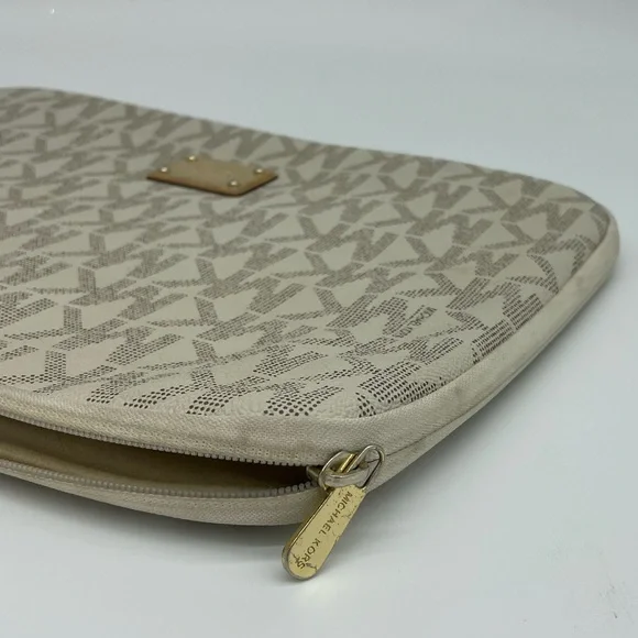 Michael Kors Laptop Case - Picture 6 of 14